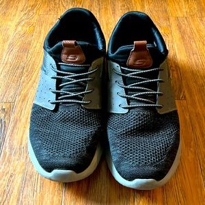 Mens Sketcher Black & Grey Sneakers Size 10 Used